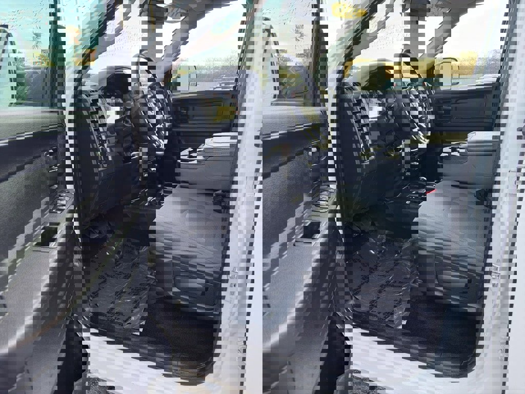 Used 2016 RAM 3500 Tradesman w/ Chrome Appearance Group image 6