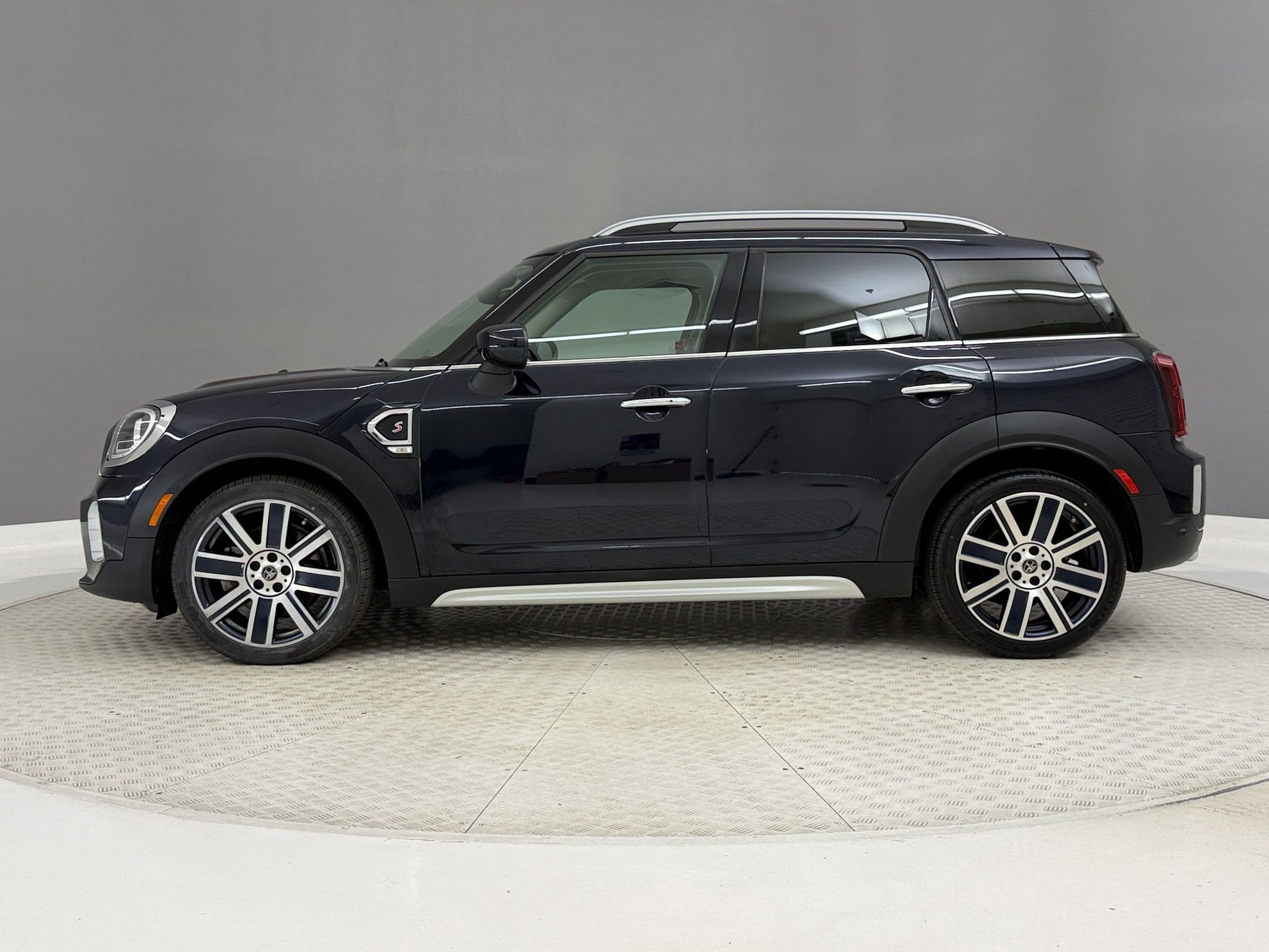 Used 2021 MINI Cooper Countryman S FWD image 2