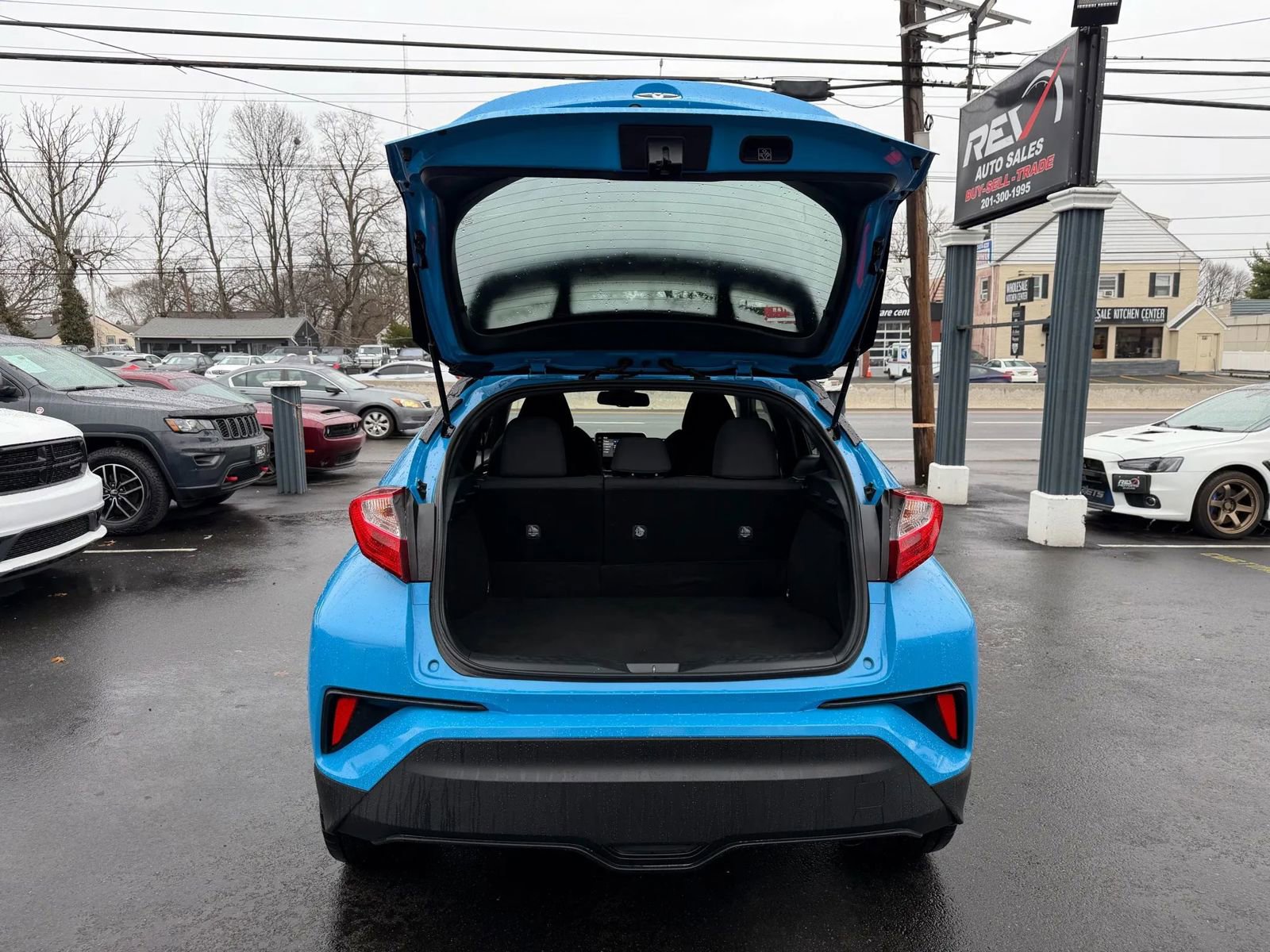 Used 2019 Toyota C-HR XLE image 19