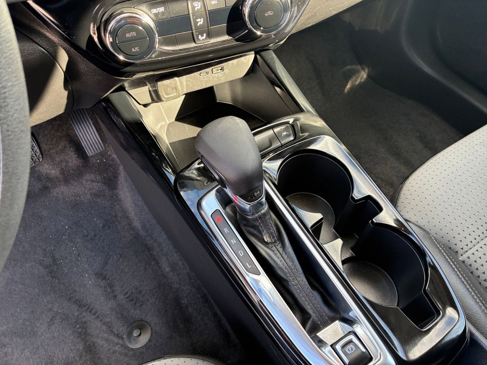 Used 2025 Chevrolet Trax LT image 40