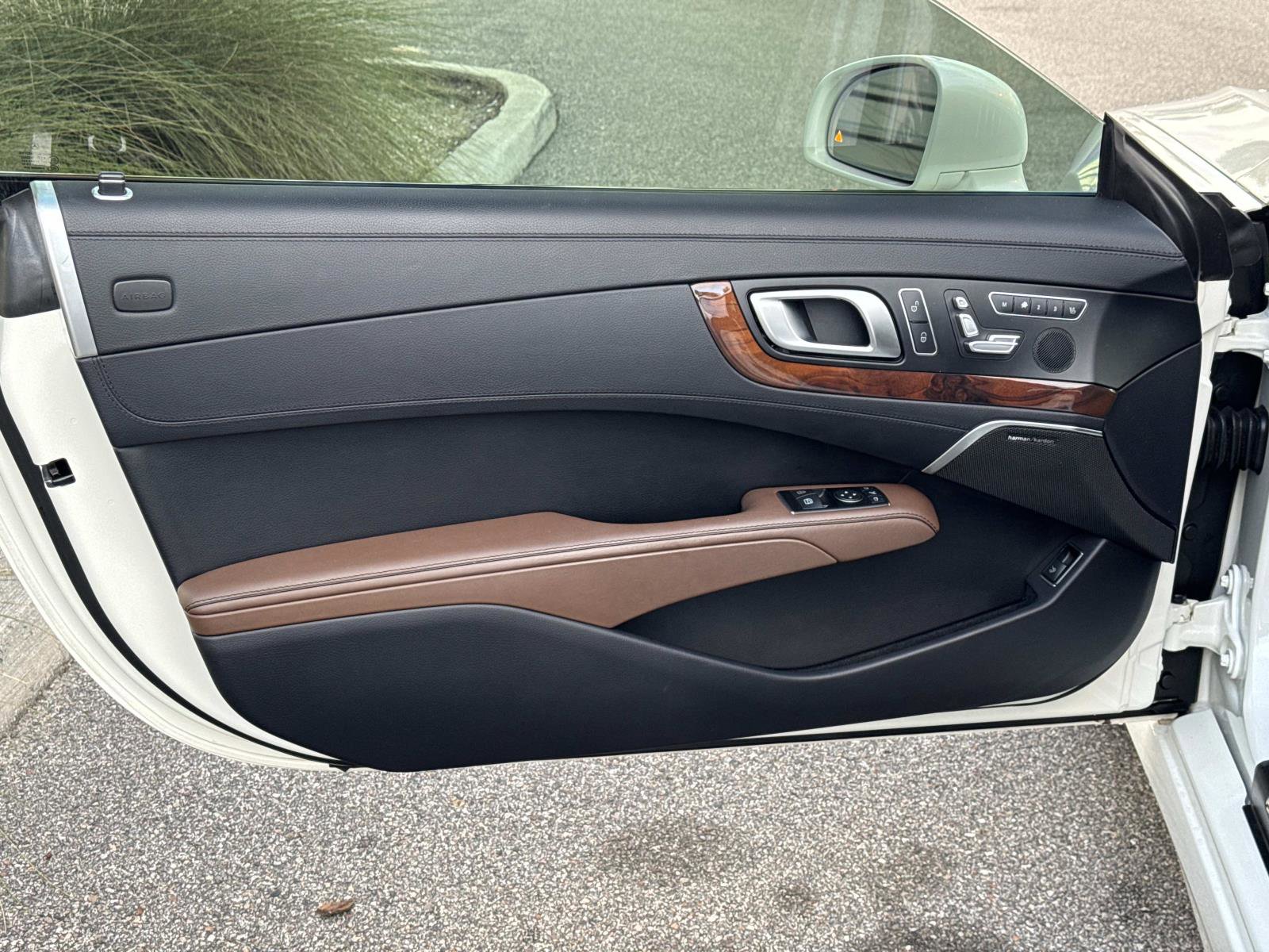 Used 2016 Mercedes-Benz SL 550 image 11