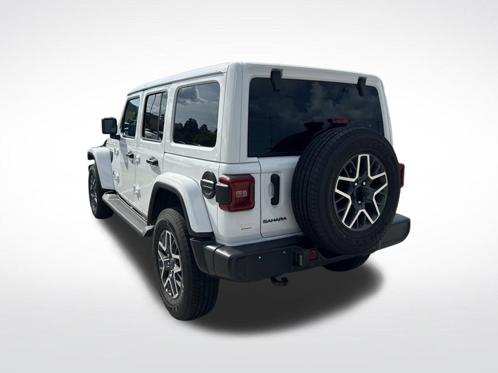 Used 2026 Jeep Wrangler Unlimited Sahara AWD/4WD image 9