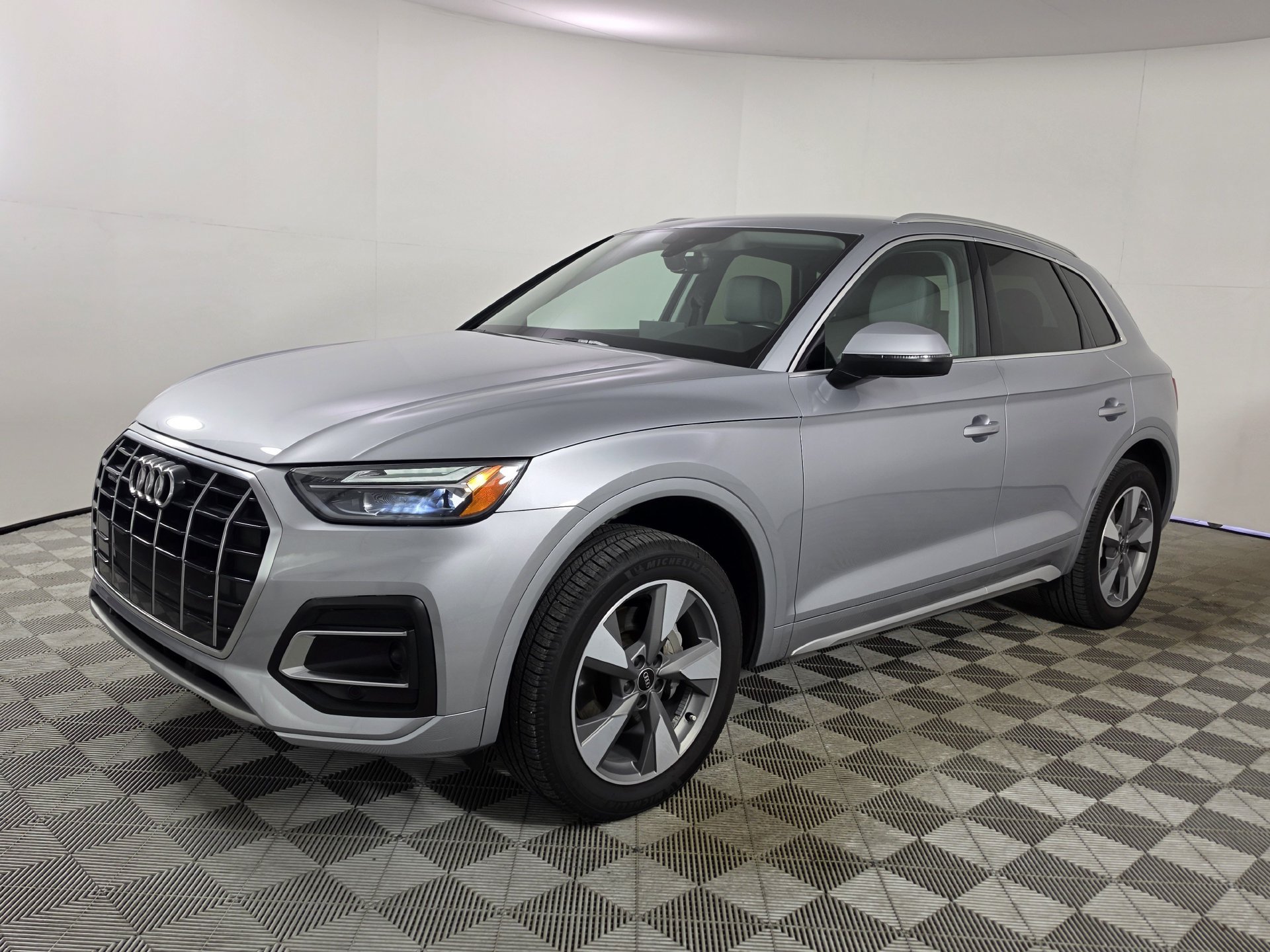 Certified 2023 Audi Q5 2.0T Premium w/ Convenience Package AWD/4WD image 40