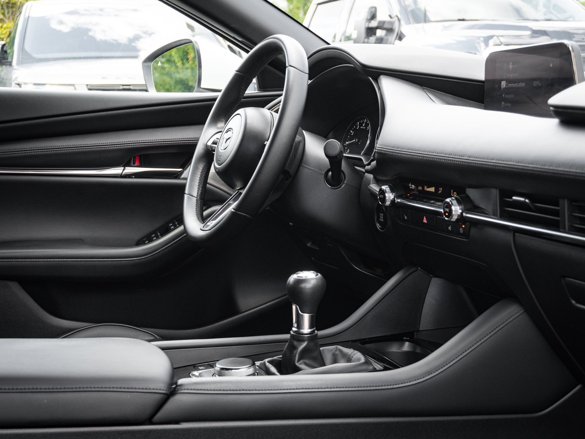 Certified 2025 MAZDA MAZDA3 2.5 S Hatchback w/ Premium Pkg FWD image 38