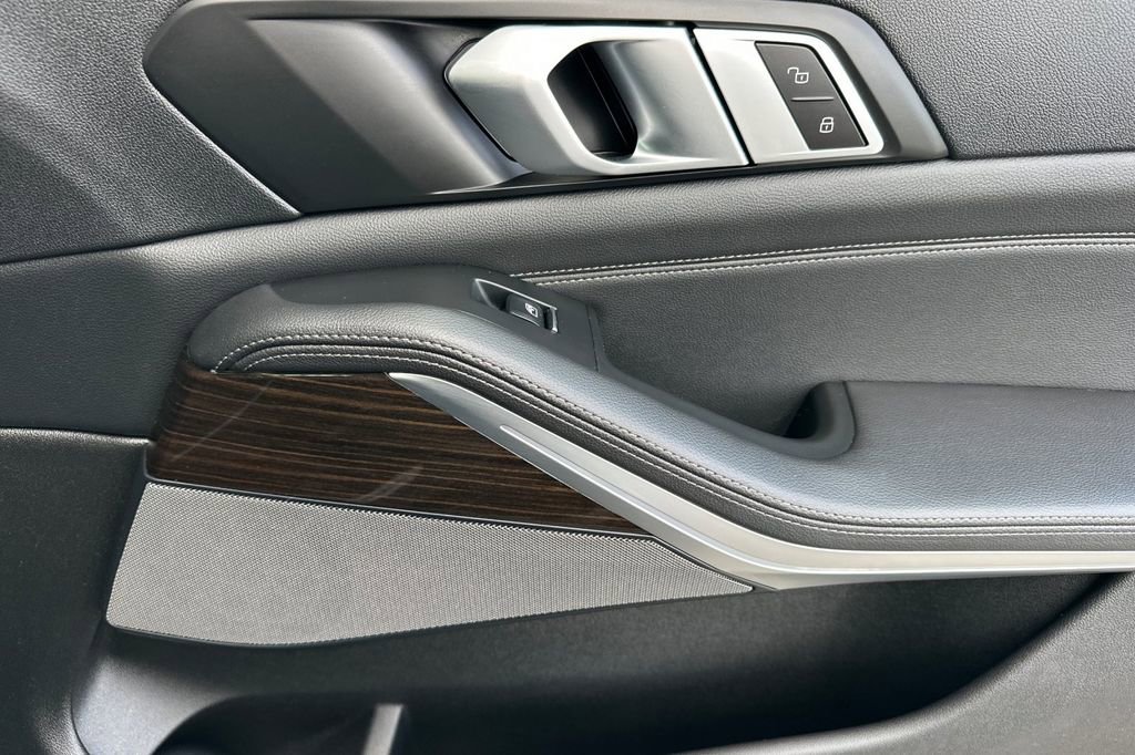 Used 2019 BMW X5 xDrive40i w/ M Sport Package image 19