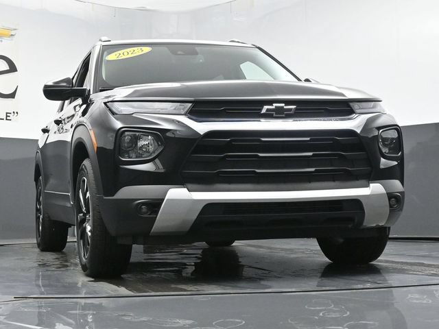 Used 2023 Chevrolet TrailBlazer LT w/ Convenience Package AWD/4WD image 3