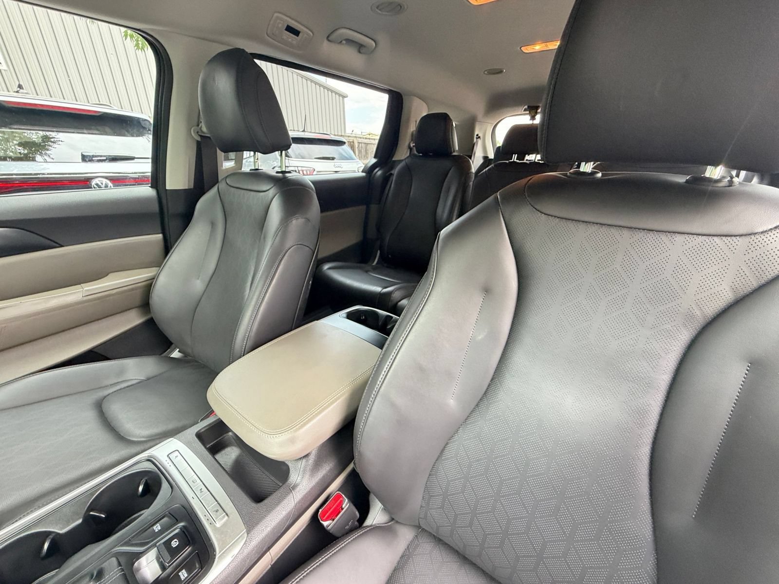 Used 2026 Kia Carnival FWD image 33