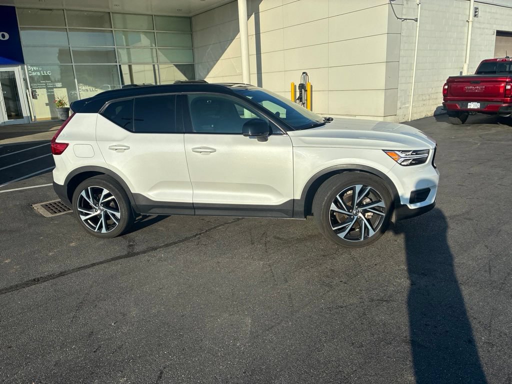 Used 2020 Volvo XC40 T5 R-Design w/ Protection Package AWD/4WD image 2