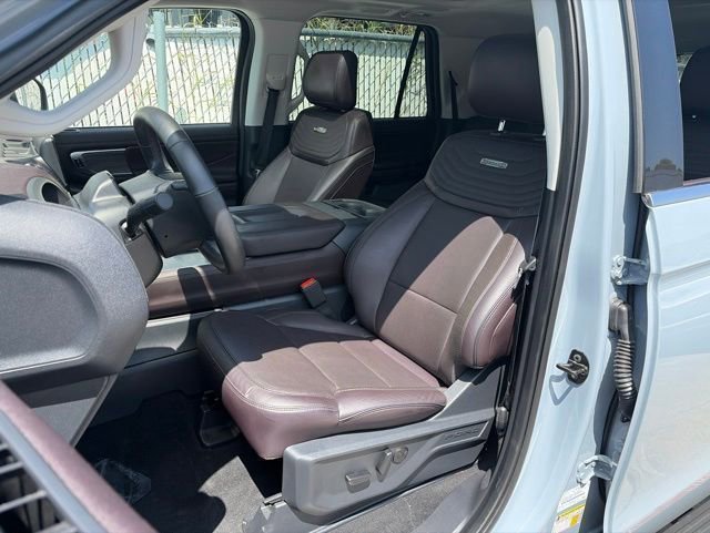 Used 2025 Ford Expedition Max Platinum w/ Platinum Ultimate Package AWD/4WD image 43