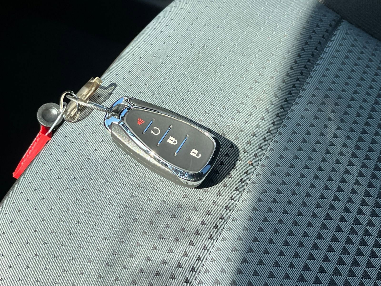 Used 2025 Chevrolet Trax LT FWD image 21