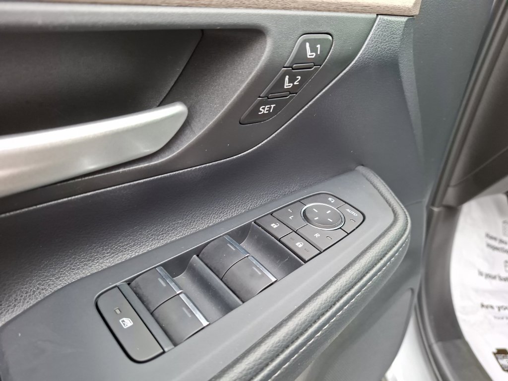 Used 2026 Toyota Grand Highlander AWD image 12