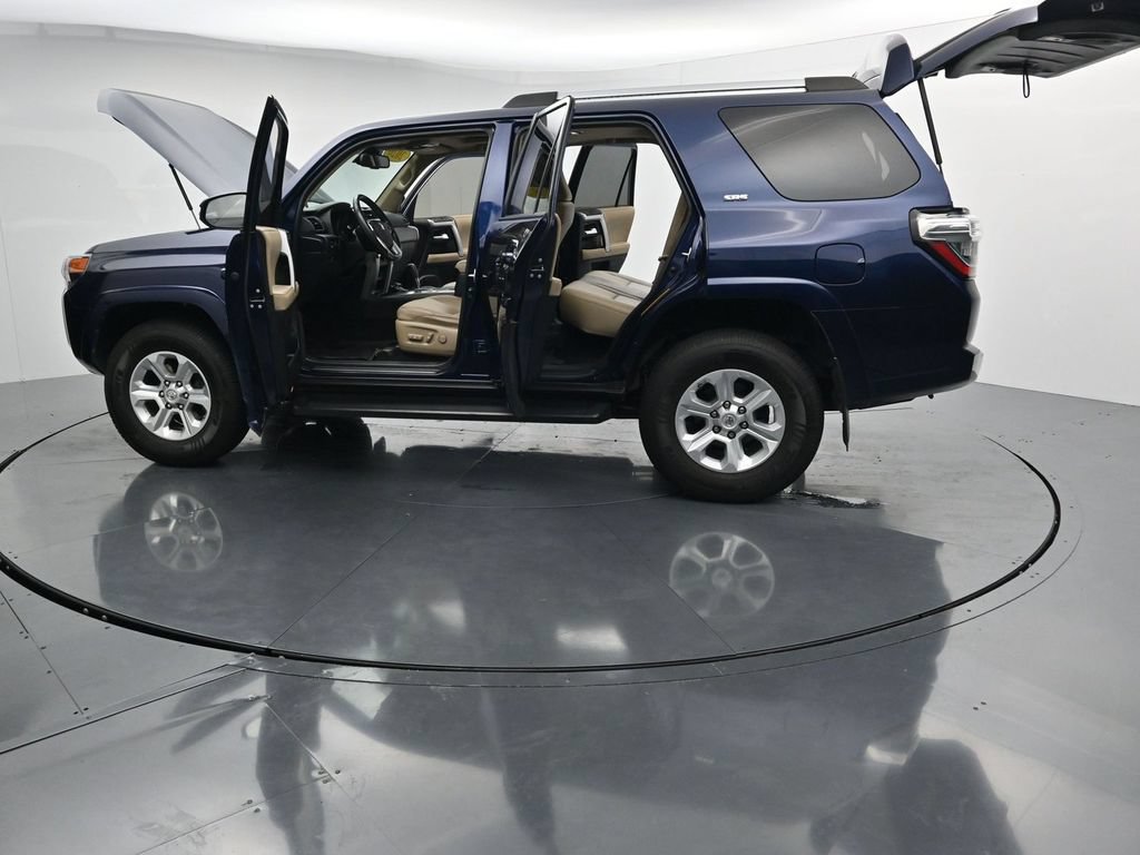 Used 2020 Toyota 4Runner SR5 Premium w/ Moonroof Package AWD/4WD image 43