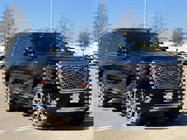 Used 2024 GMC Yukon XL Denali image 2