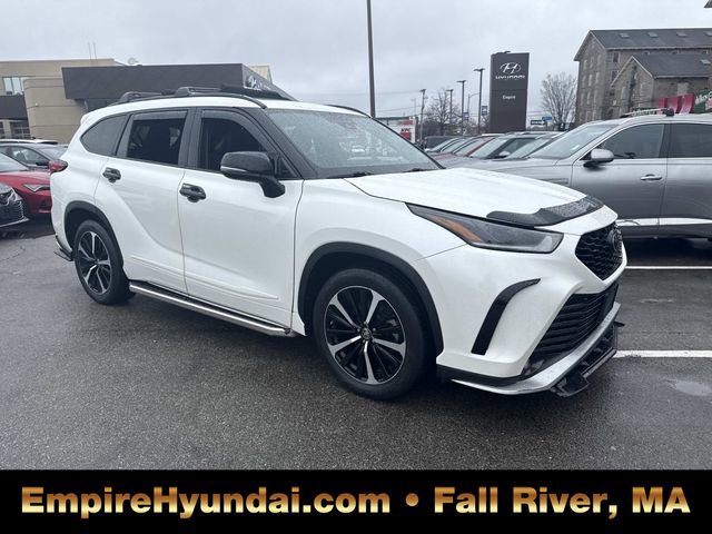 Used 2021 Toyota Highlander XSE image 2