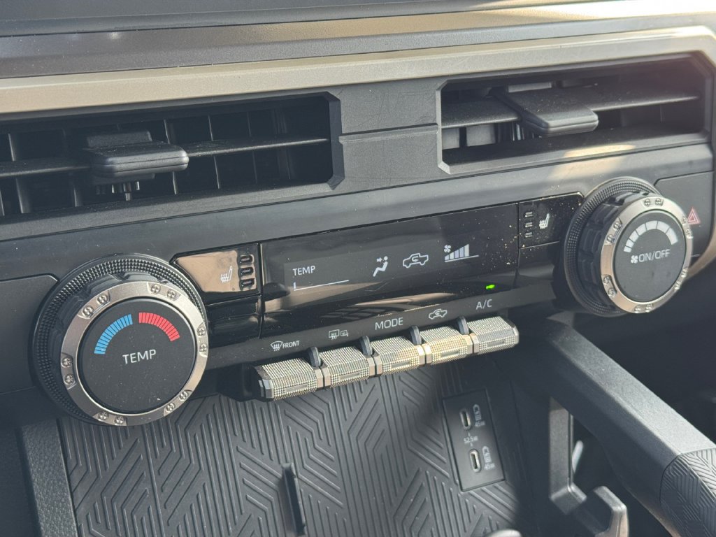 Certified 2025 Toyota Tacoma SR5 AWD/4WD image 23