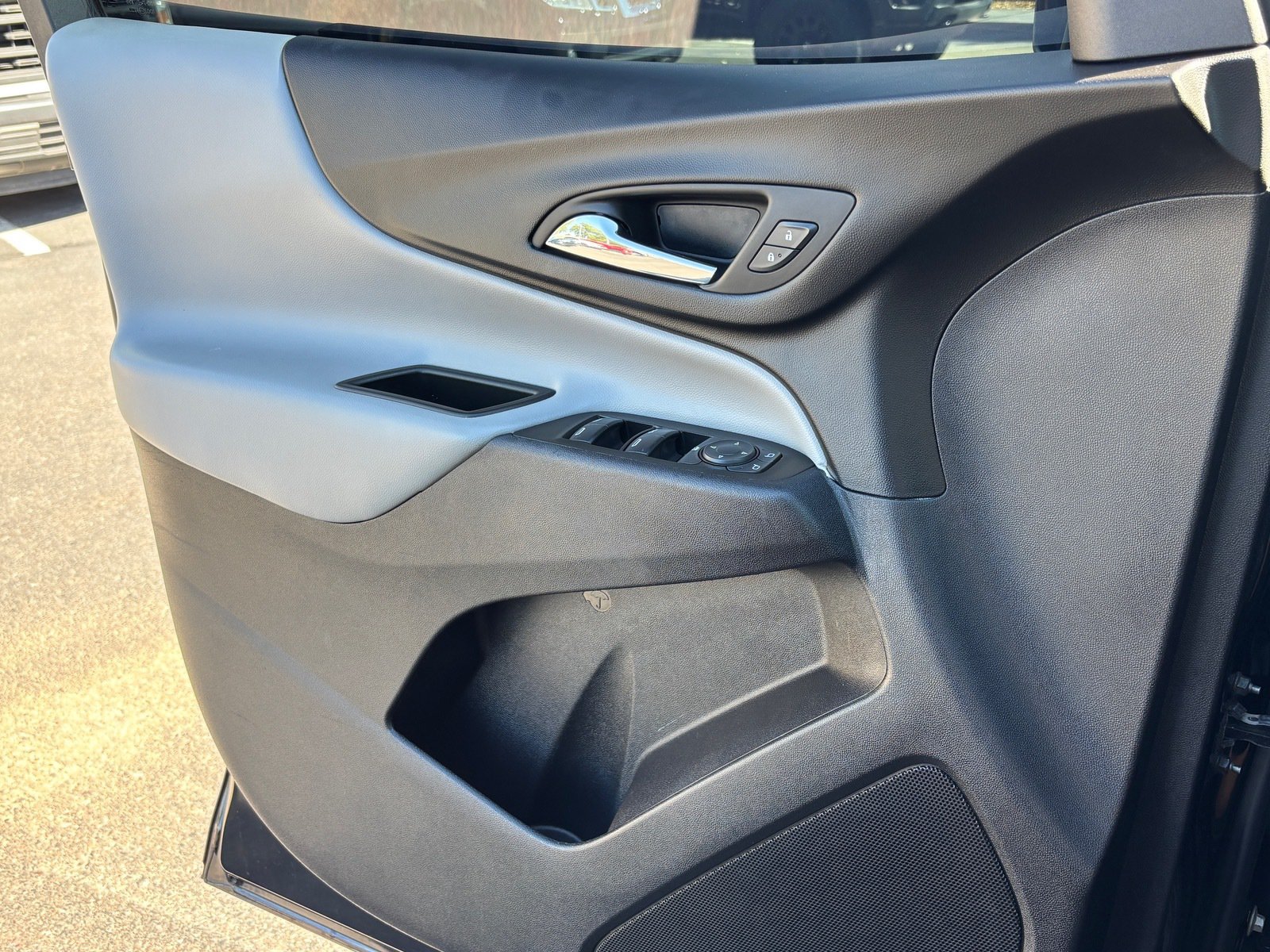 Used 2024 Chevrolet Equinox LS w/ Midnight Edition FWD image 11