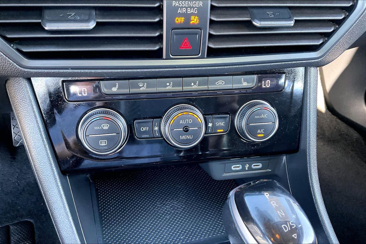 Used 2024 Volkswagen Jetta SE FWD image 31