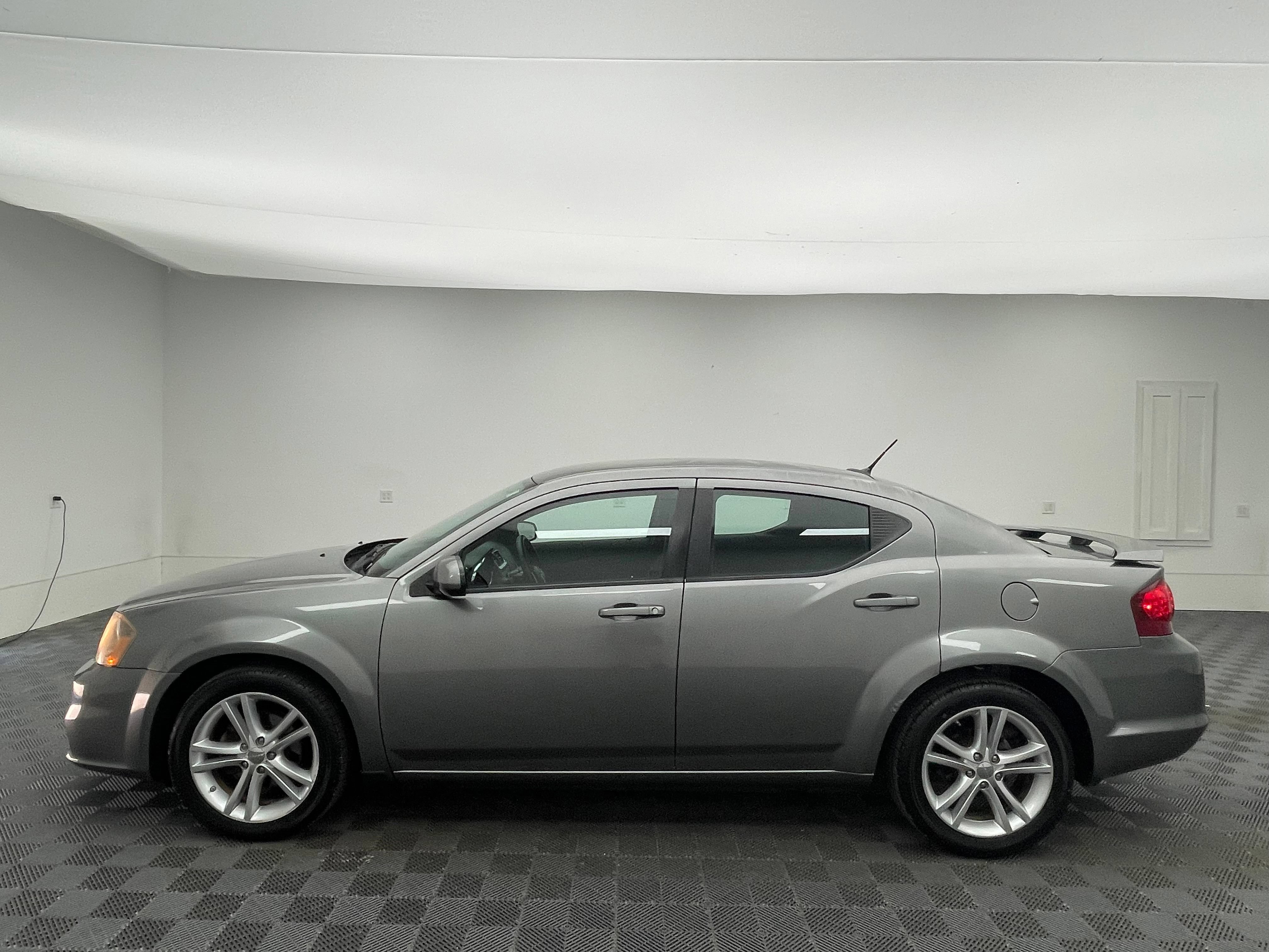 Used 2013 Dodge Avenger SXT w/ Rallye Appearance Group FWD image 9