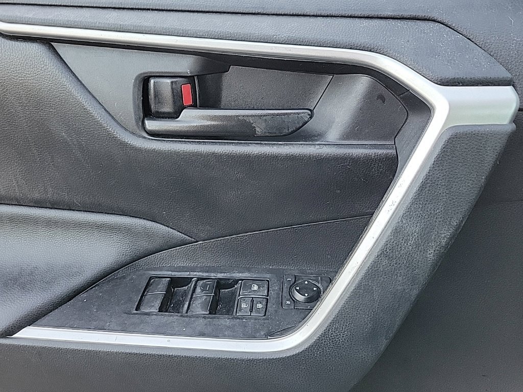 Used 2020 Toyota RAV4 LE w/ All Weather Liner Package AWD/4WD image 12