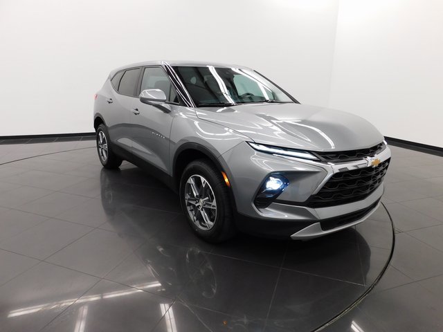 Used 2023 Chevrolet Blazer LT image 2