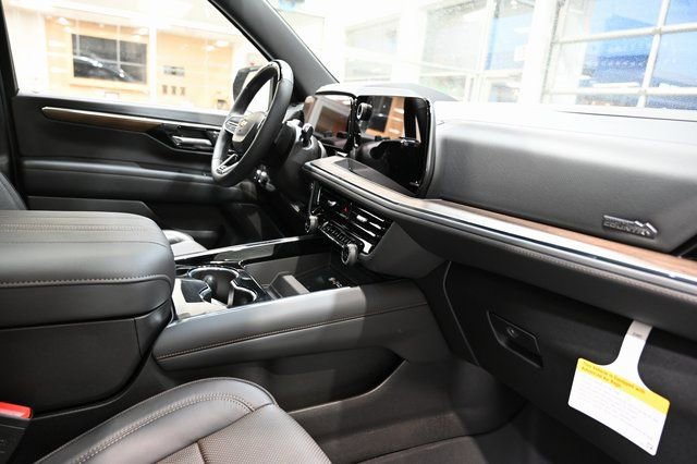 New 2026 Chevrolet Suburban High Country w/ LPO, Chrome Package AWD/4WD image 16