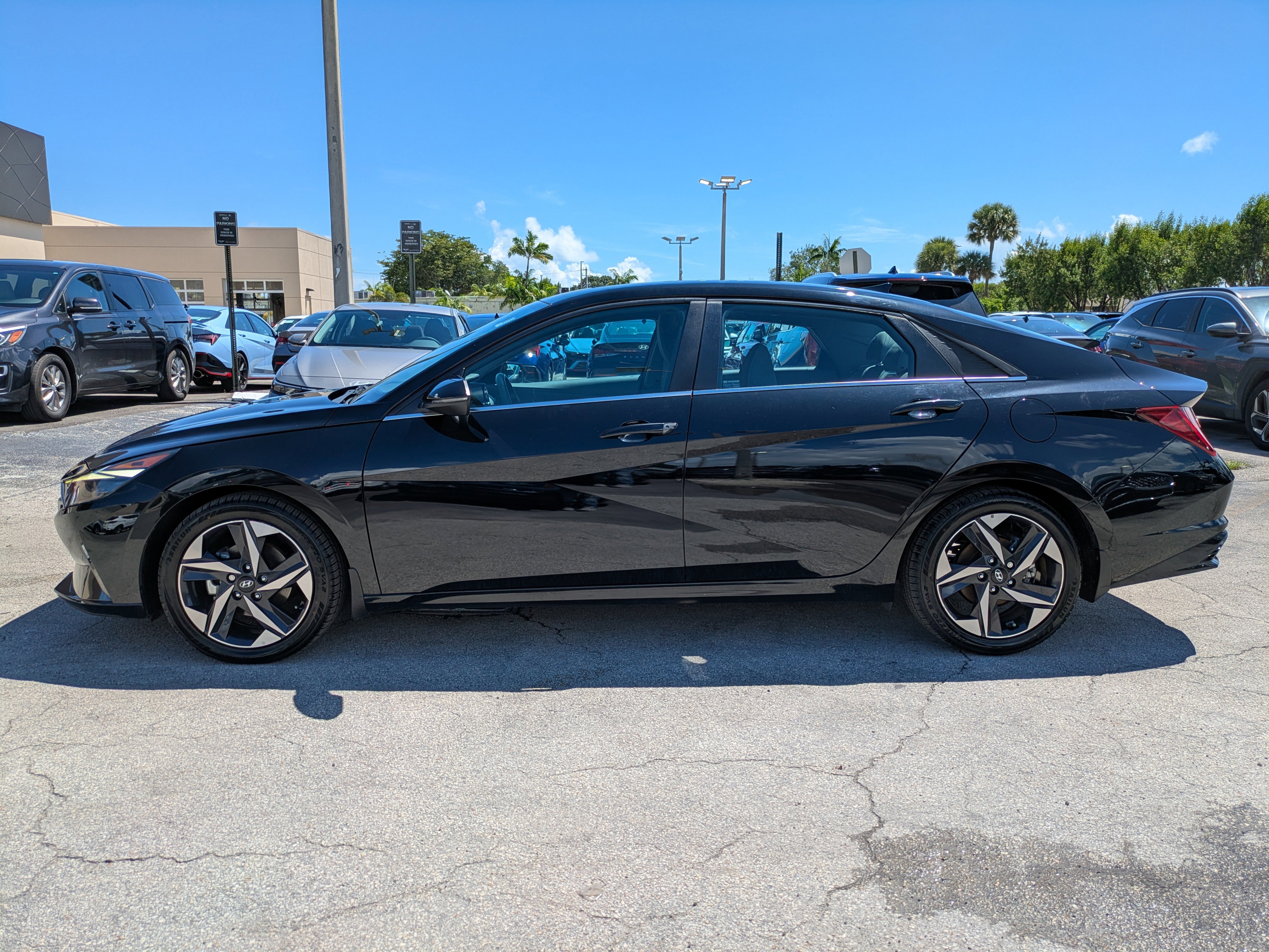 Used 2022 Hyundai Elantra SEL w/ Convenience + Premium Package image 7