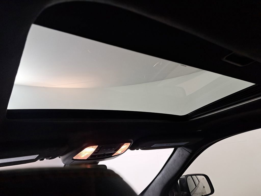 Used 2023 Dodge Durango R/T w/ Hemi Orange Plus Package image 25