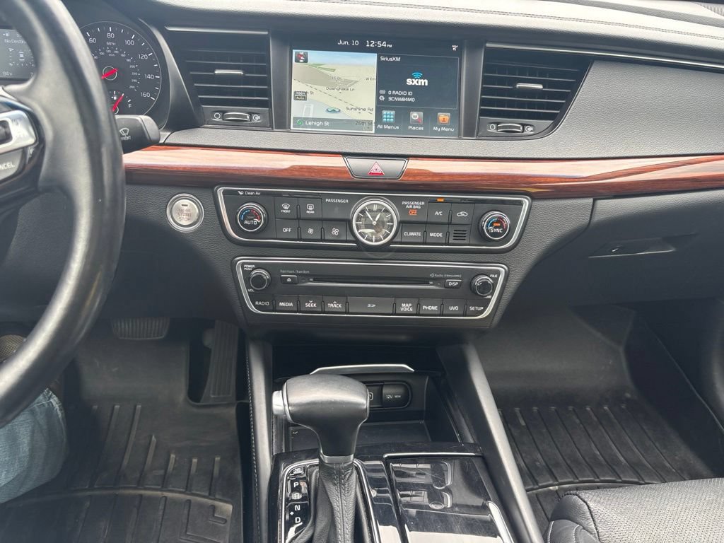 Used 2017 Kia Cadenza Premium w/ Luxury Package FWD image 10