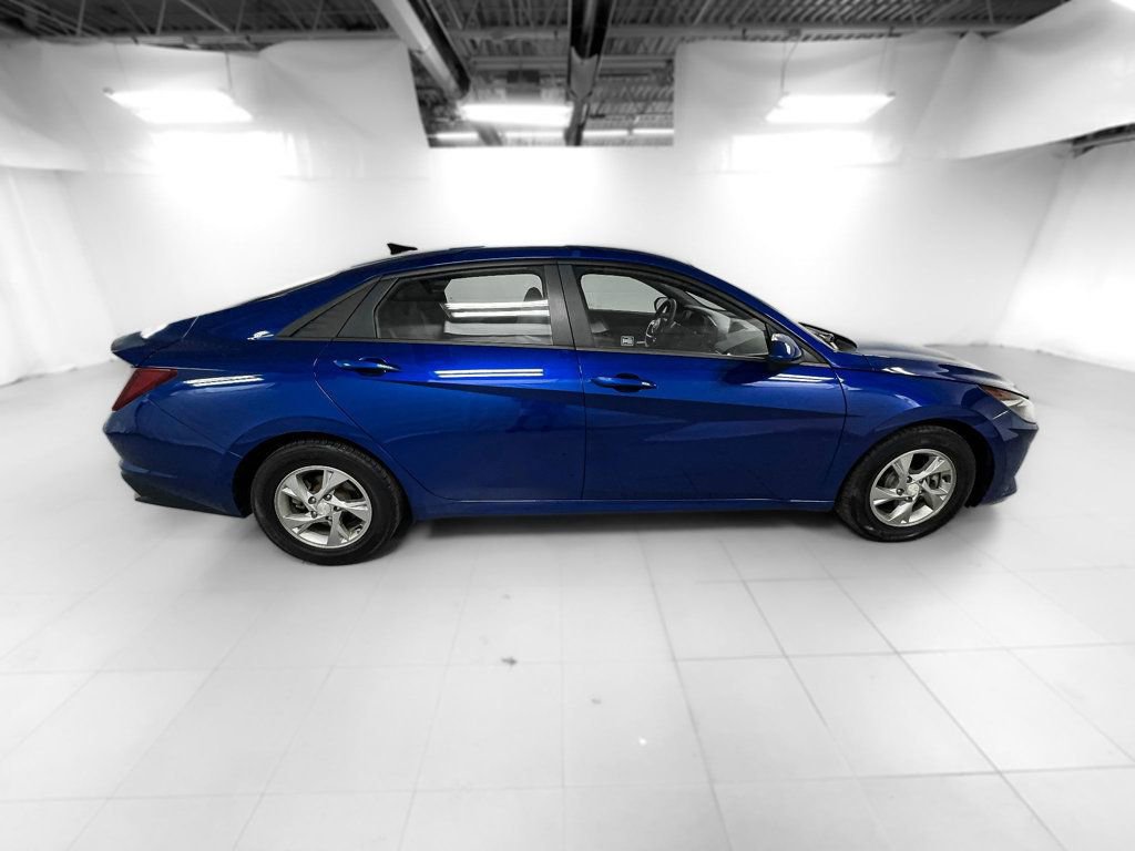 Used 2021 Hyundai Elantra SE FWD image 7