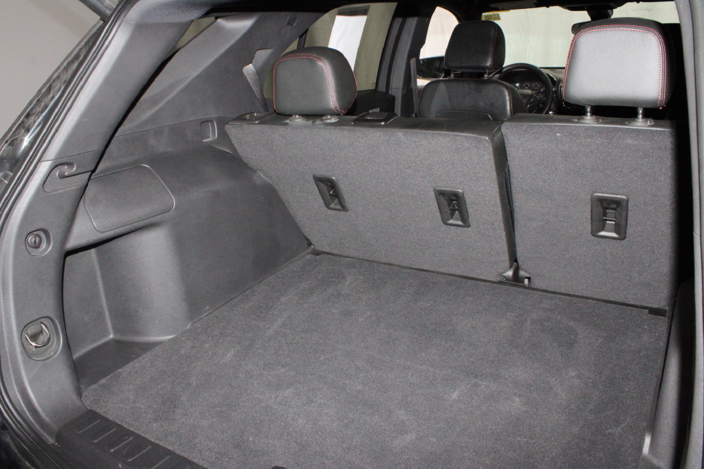 Used 2023 Chevrolet Equinox RS FWD image 17