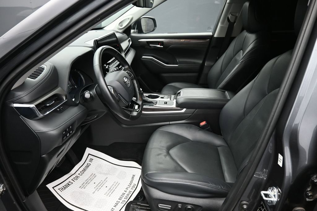 Used 2021 Toyota Highlander Limited AWD/4WD image 11