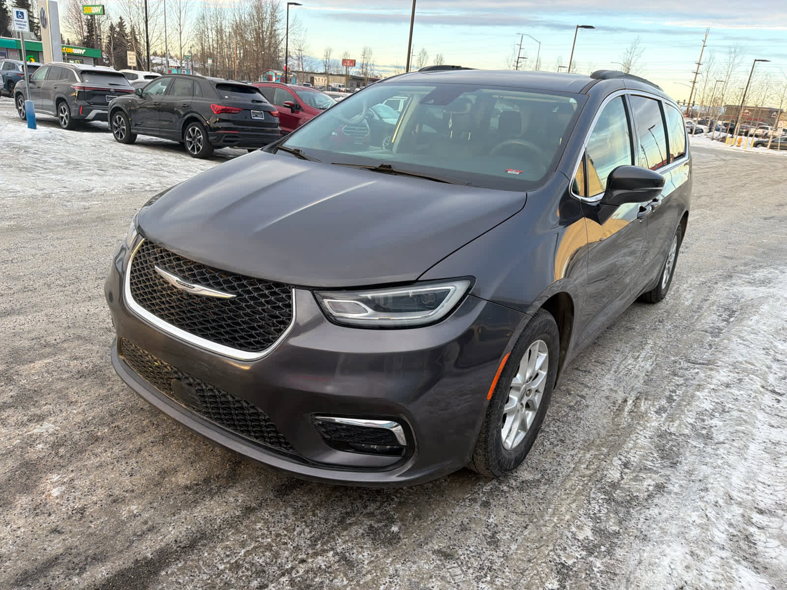Used 2022 Chrysler Pacifica Touring-L image 5
