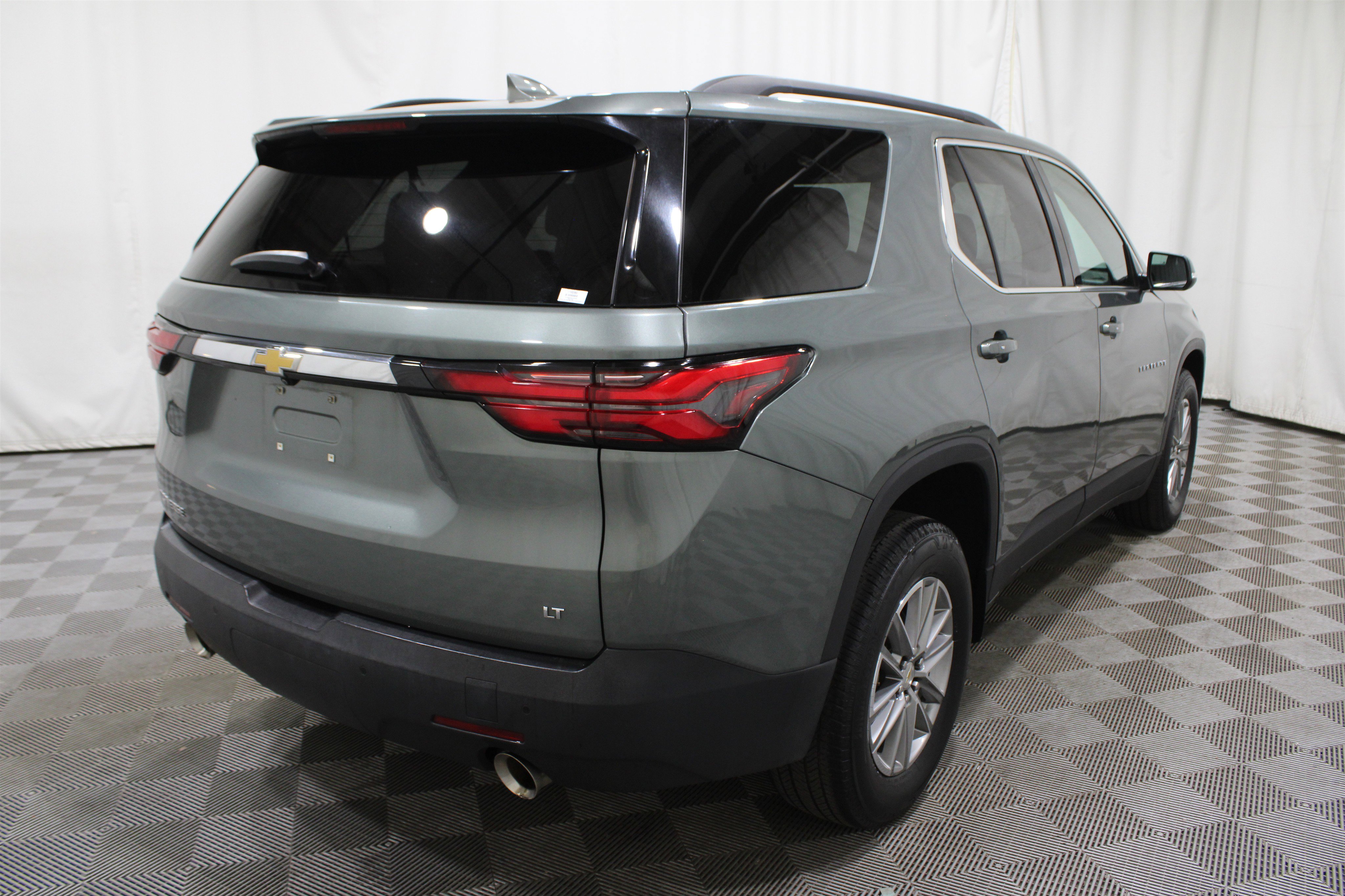 Used 2023 Chevrolet Traverse LT image 36