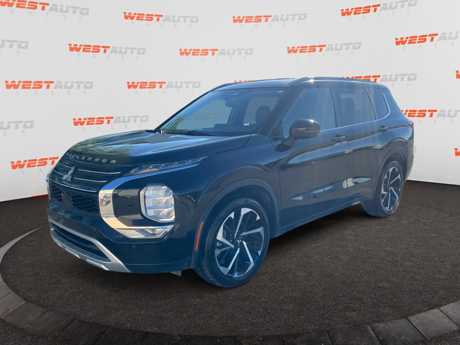 Used 2022 Mitsubishi Outlander SEL image 1