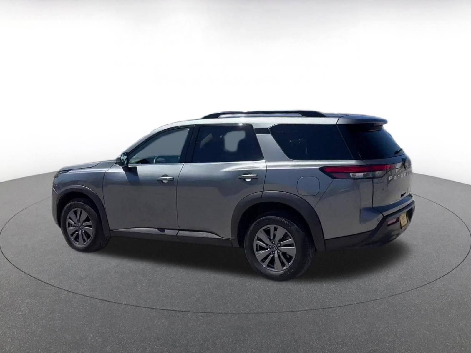 Used 2025 Nissan Pathfinder SV AWD/4WD image 8