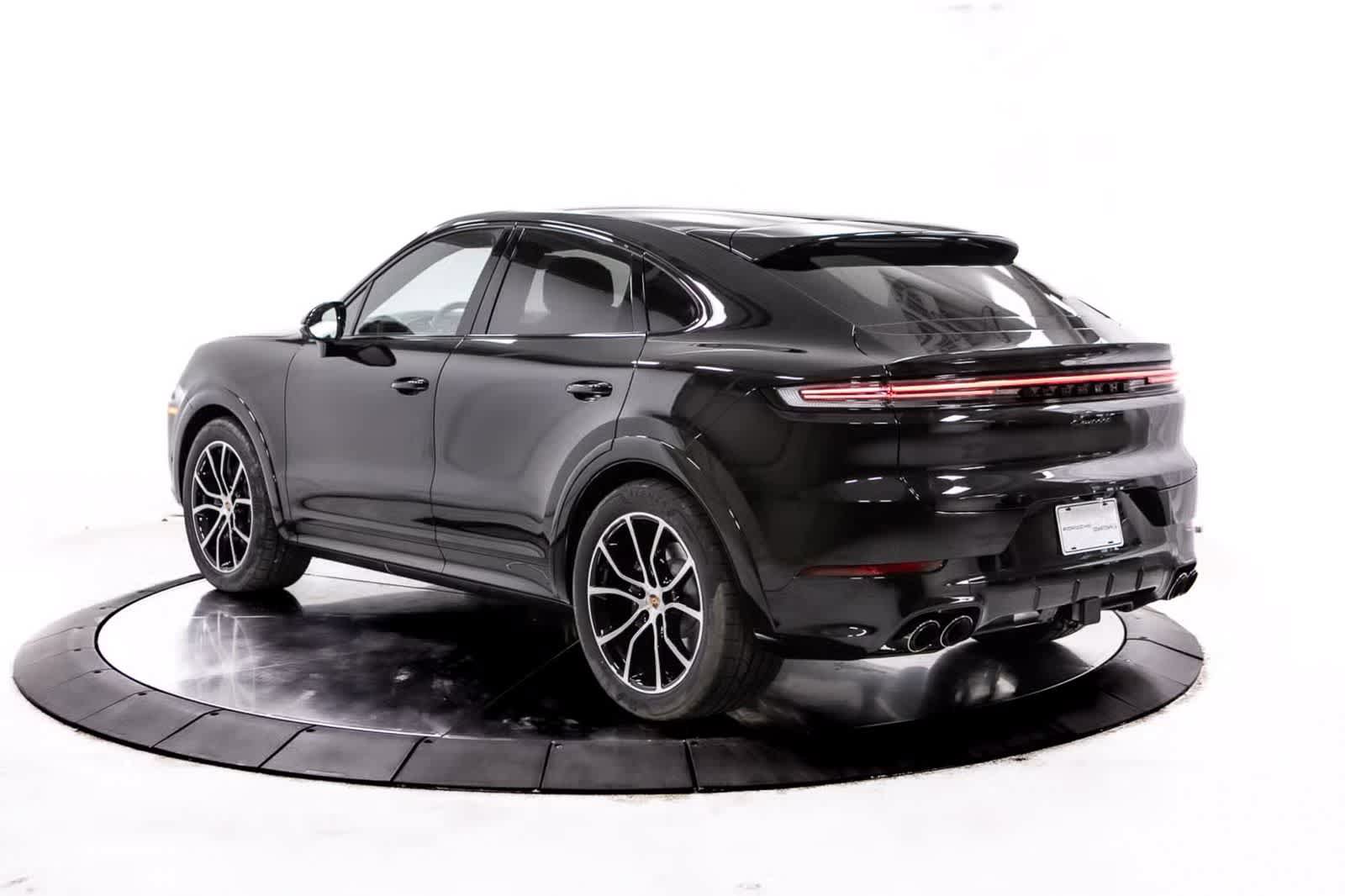 Certified 2026 Porsche Cayenne Coupe AWD/4WD image 3