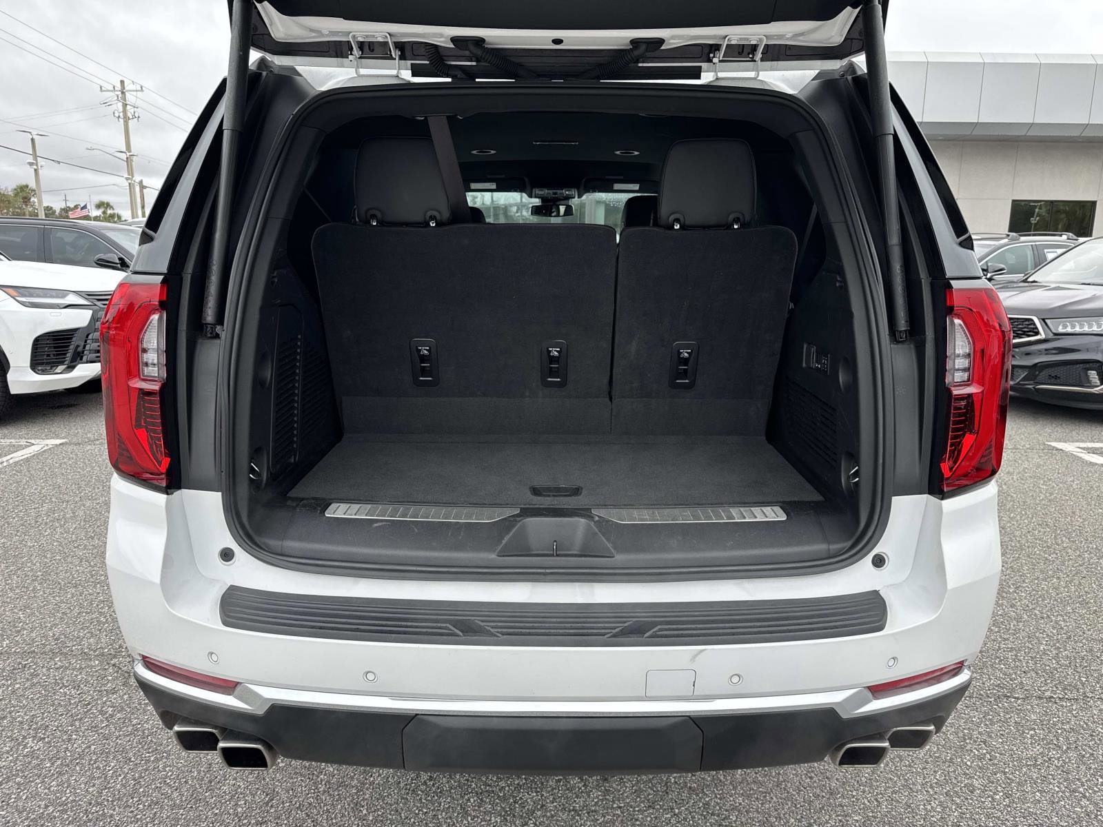 Used 2025 GMC Yukon Denali image 11
