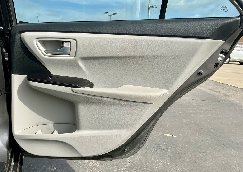 Used 2016 Toyota Camry LE image 26