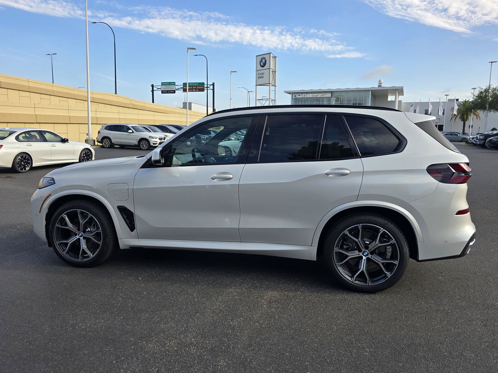 New 2026 BMW X5 xDrive50e w/ M Sport Package AWD/4WD image 6