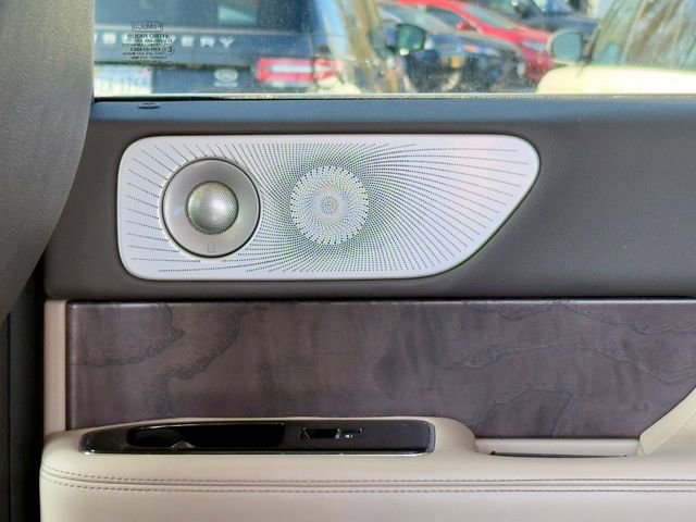 Used 2022 Lincoln Navigator Reserve image 11
