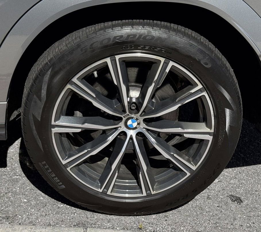 Used 2025 BMW X6 xDrive40i w/ Climate Comfort Package AWD/4WD image 12