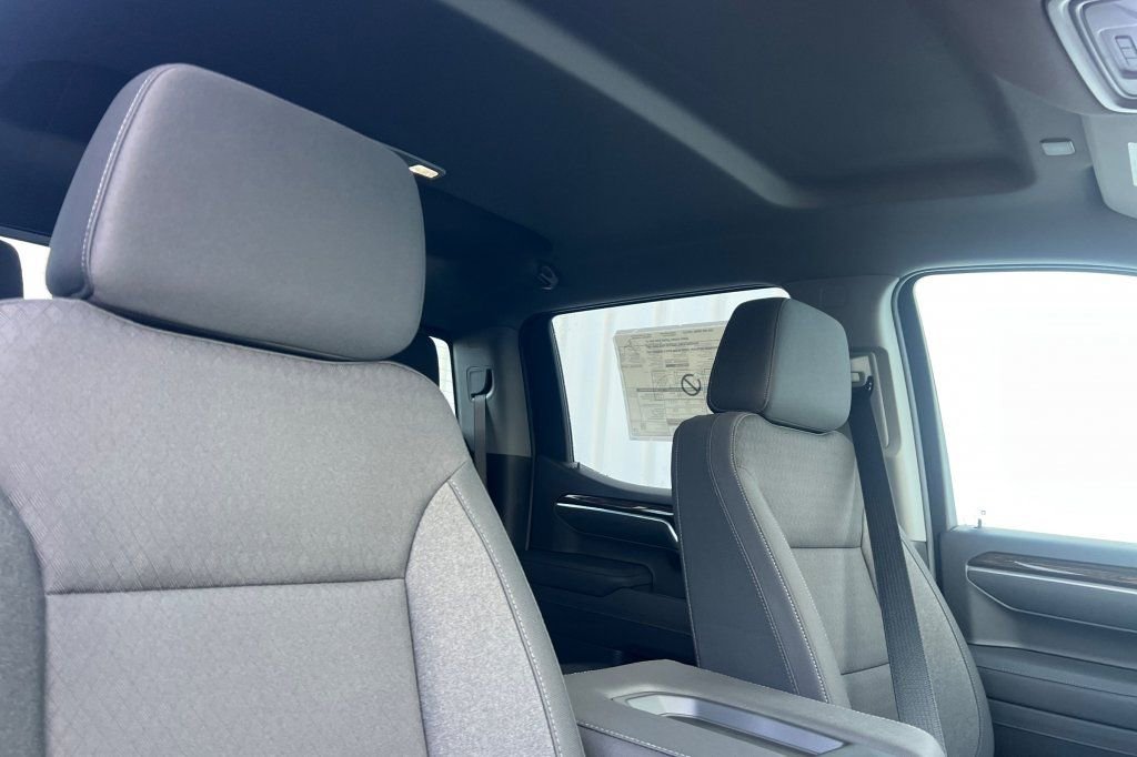 New 2026 GMC Sierra 1500 SLE image 13