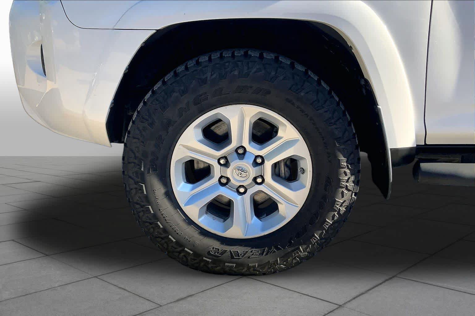 Used 2018 Toyota 4Runner SR5 Premium AWD/4WD image 11