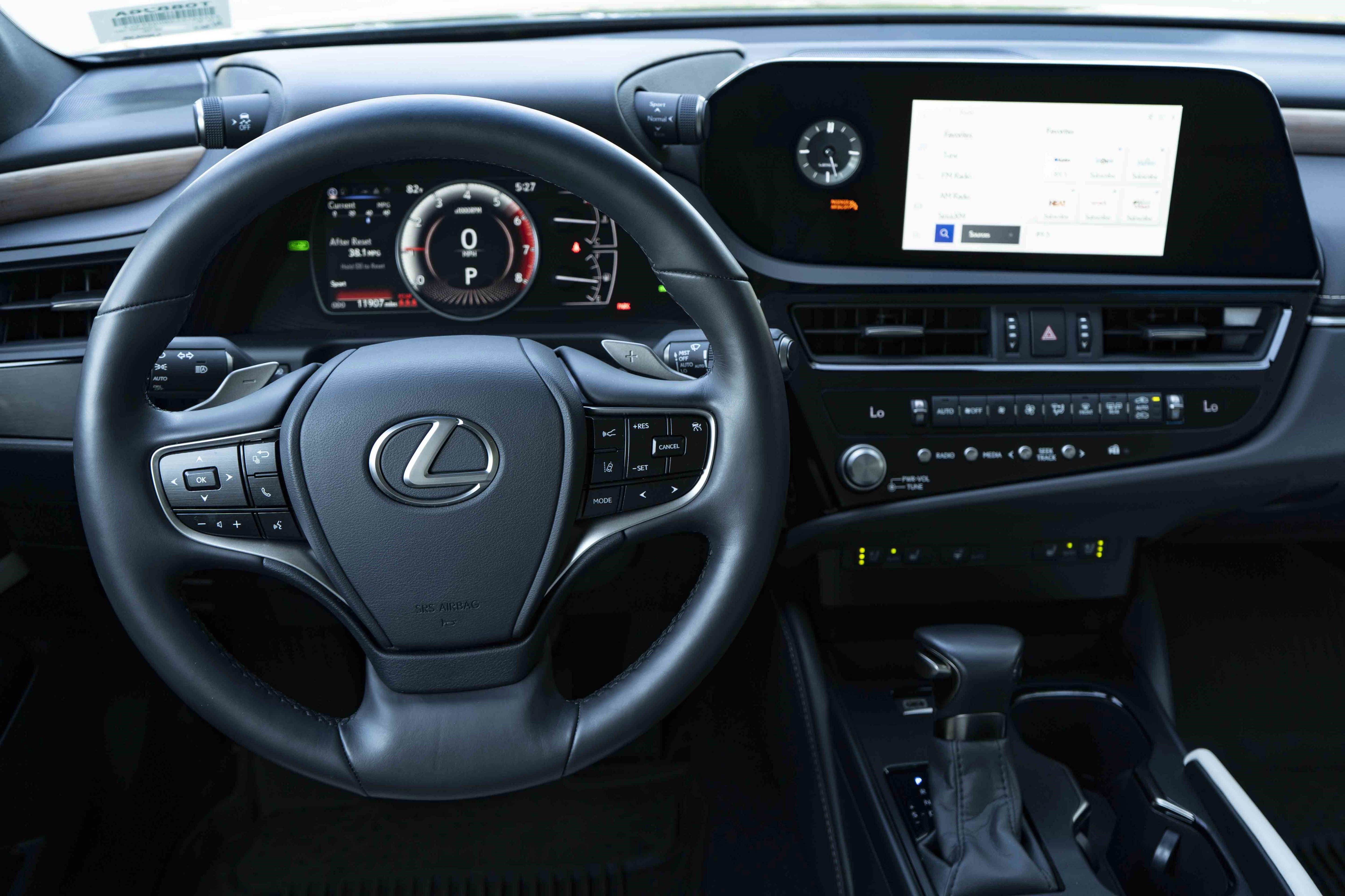 Used 2025 Lexus ES 300h w/ Premium Package image 19