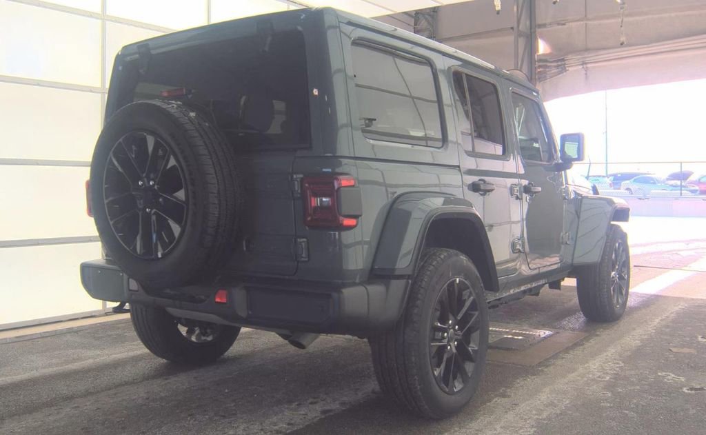 Used 2025 Jeep Wrangler Unlimited Sahara w/ Safety Group image 31