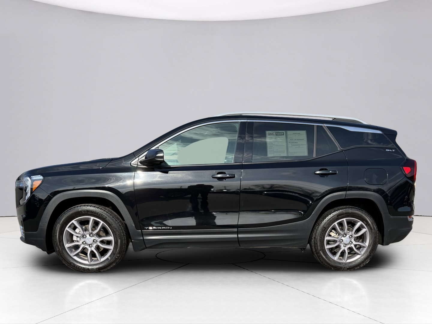 Used 2024 GMC Terrain SLT w/ Infotainment Package II AWD/4WD image 8