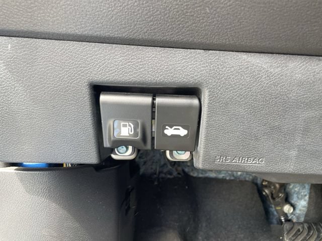 Used 2023 Nissan Kicks SR FWD image 17