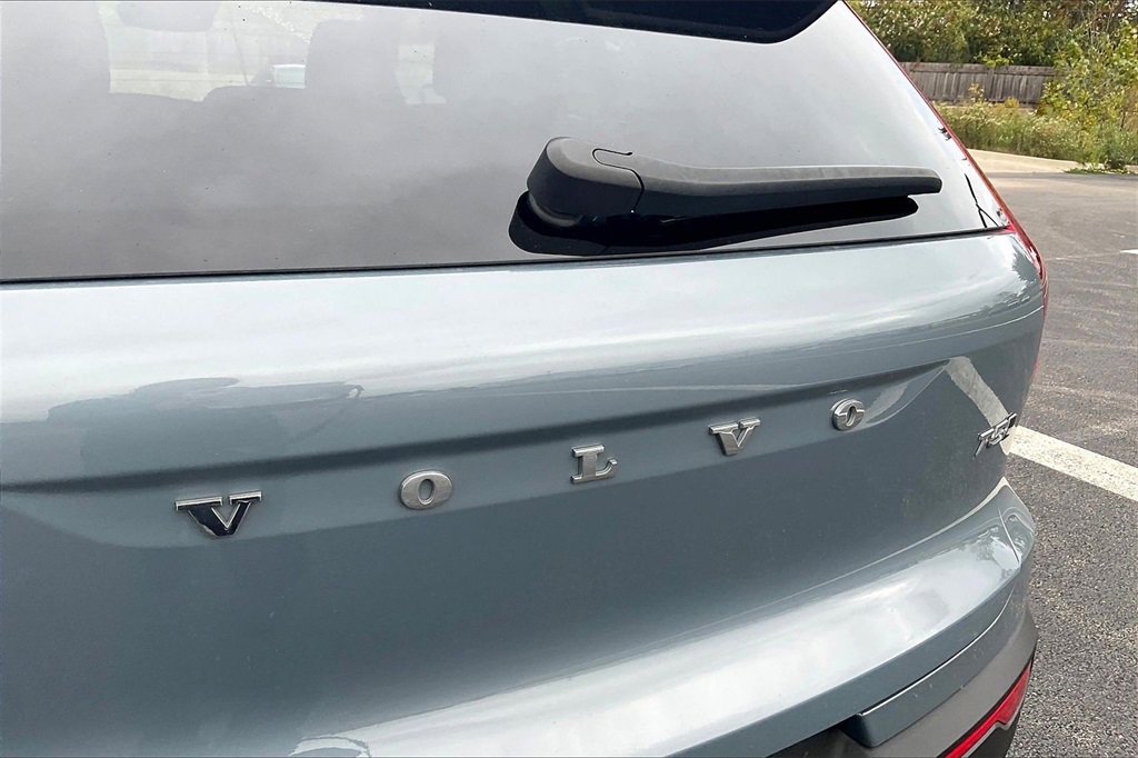 Used 2021 Volvo XC40 T5 R-Design w/ Climate Package image 8