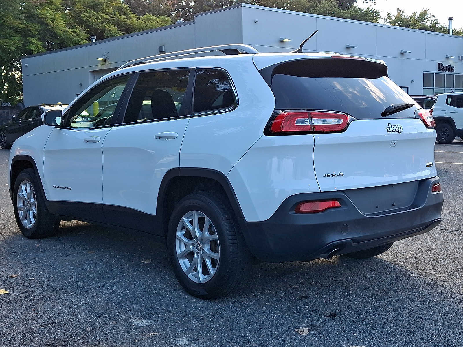 Used 2016 Jeep Cherokee Latitude AWD/4WD image 4
