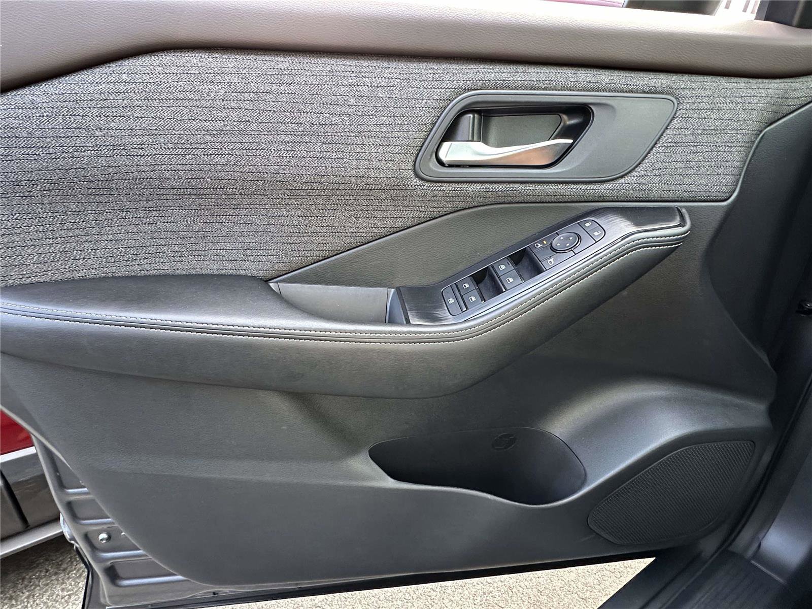 Certified 2022 Nissan Rogue SV image 17